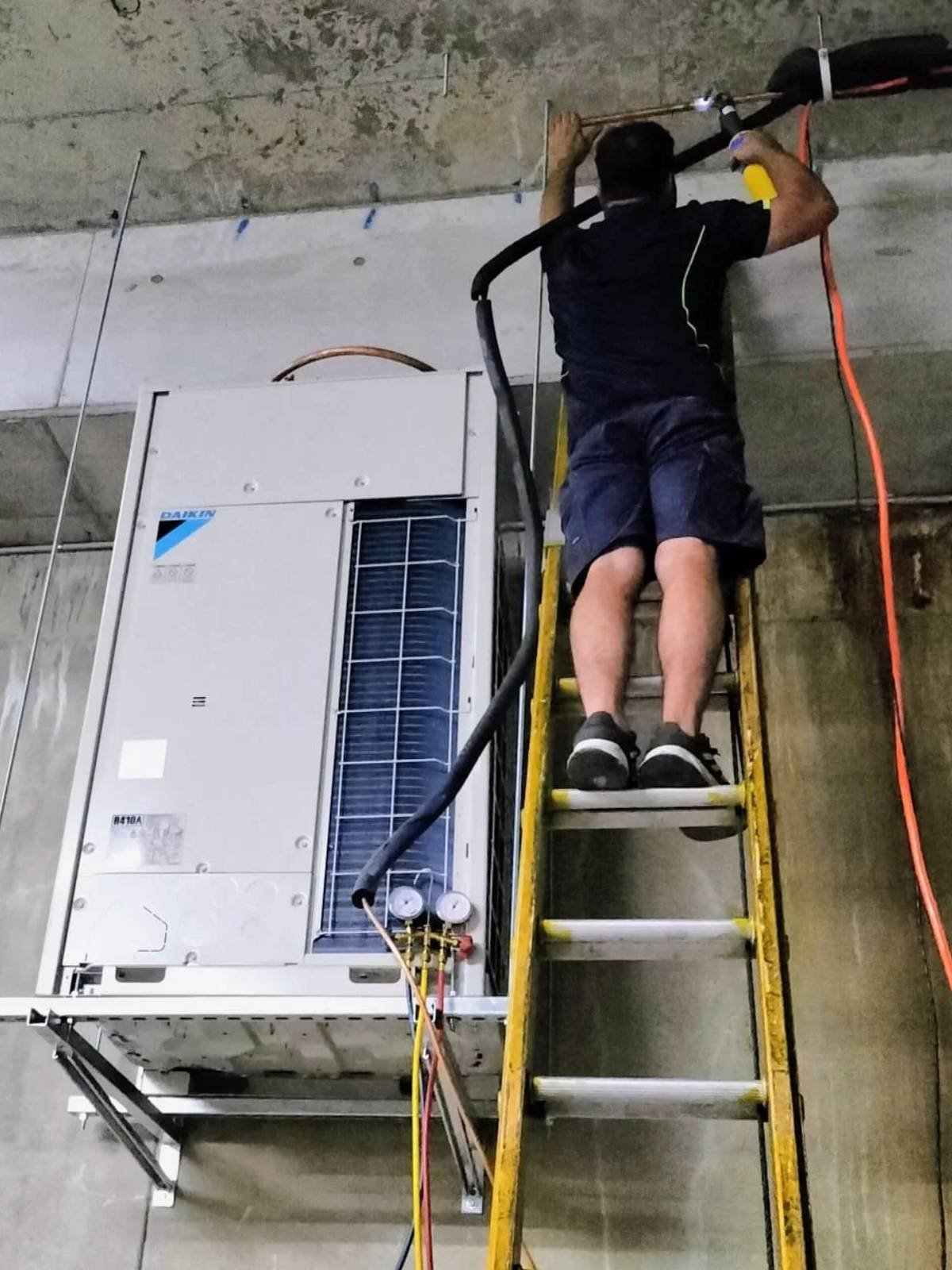 AC